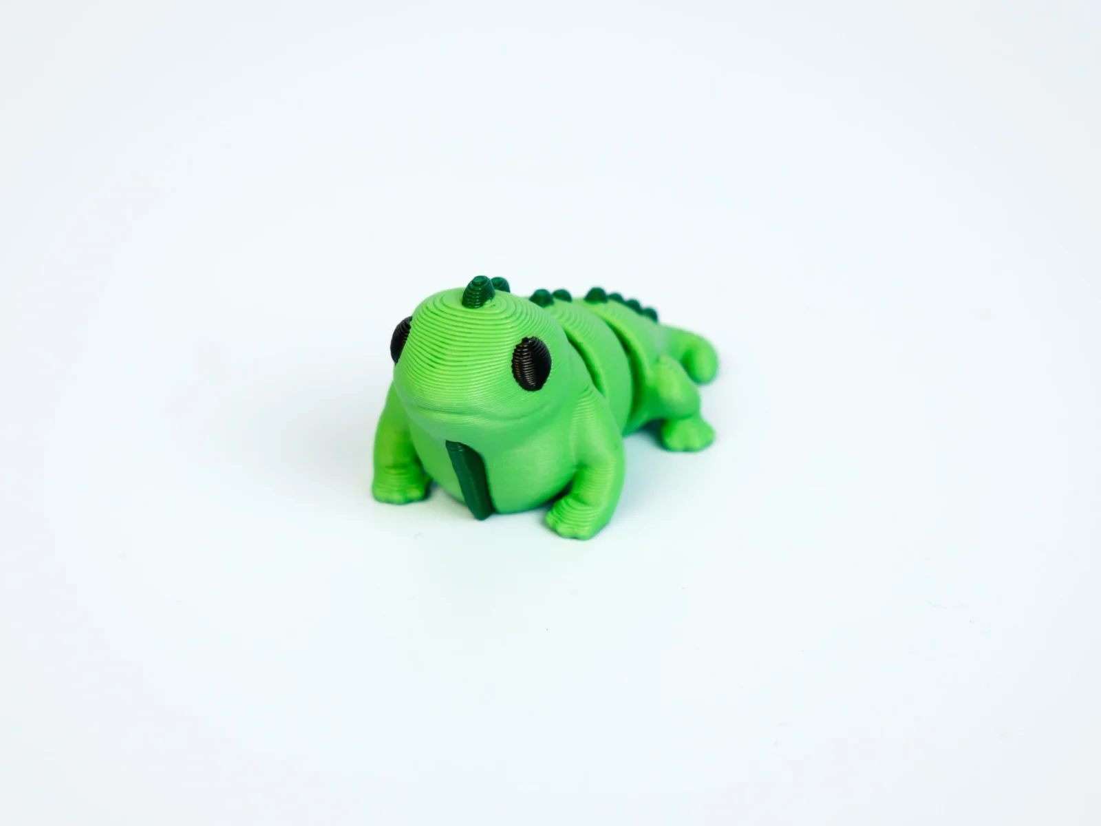 Mini articulated Iguana - front view